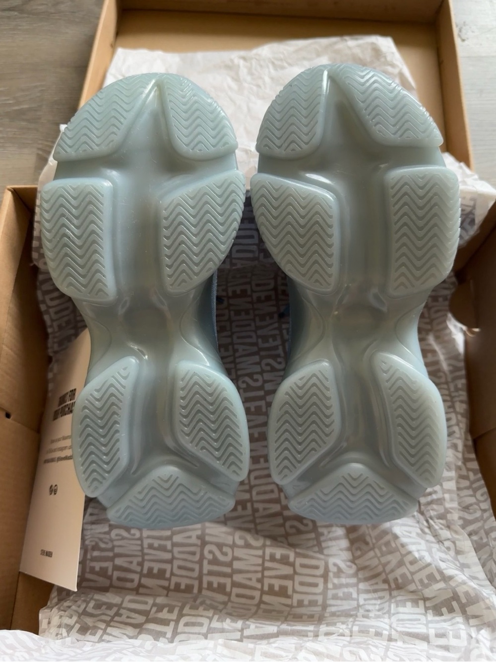 Steve Madden Women’s Maxima Sneaker - Picture 3 of 10